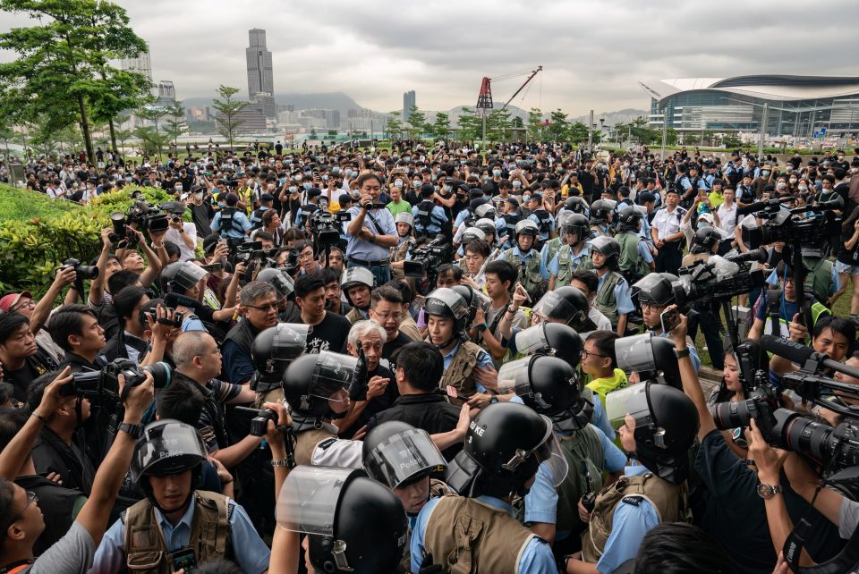  Despite previously refusing to scrap the bill, Lam today finally gave in to protesters