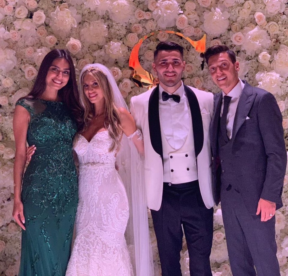  Ozil was there to see Sead Kolasinac get married