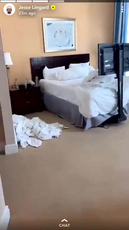  Jesse Lingard shows fans the room he has been staying in in Miami