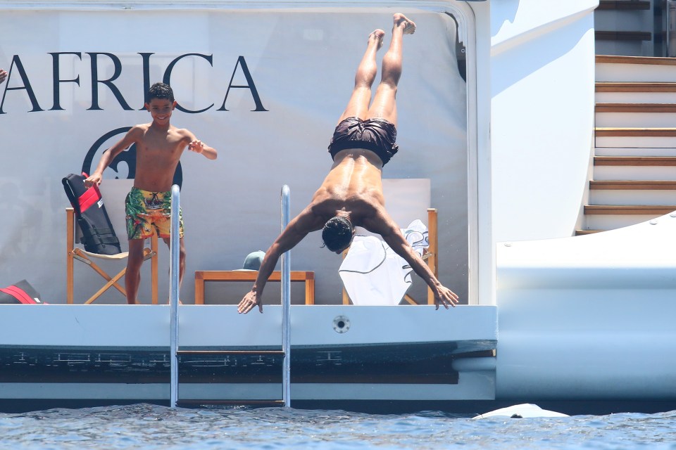  Ronaldo and his family have been cruising from Greece to the French Riviera on their yacht