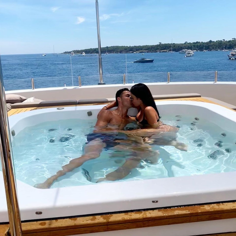  Georgina Rodriguez and Ronaldo have taken advantage of the yacht's facilities, including the jacuzzi