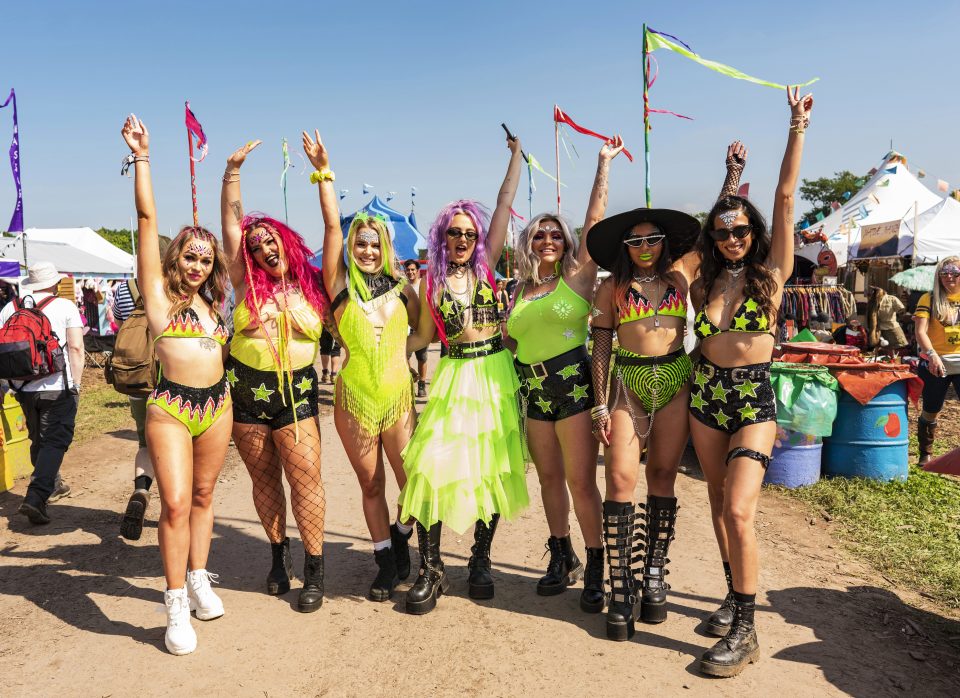  Festival goers enjoy the sunshine at Worthy Farm, Pilton