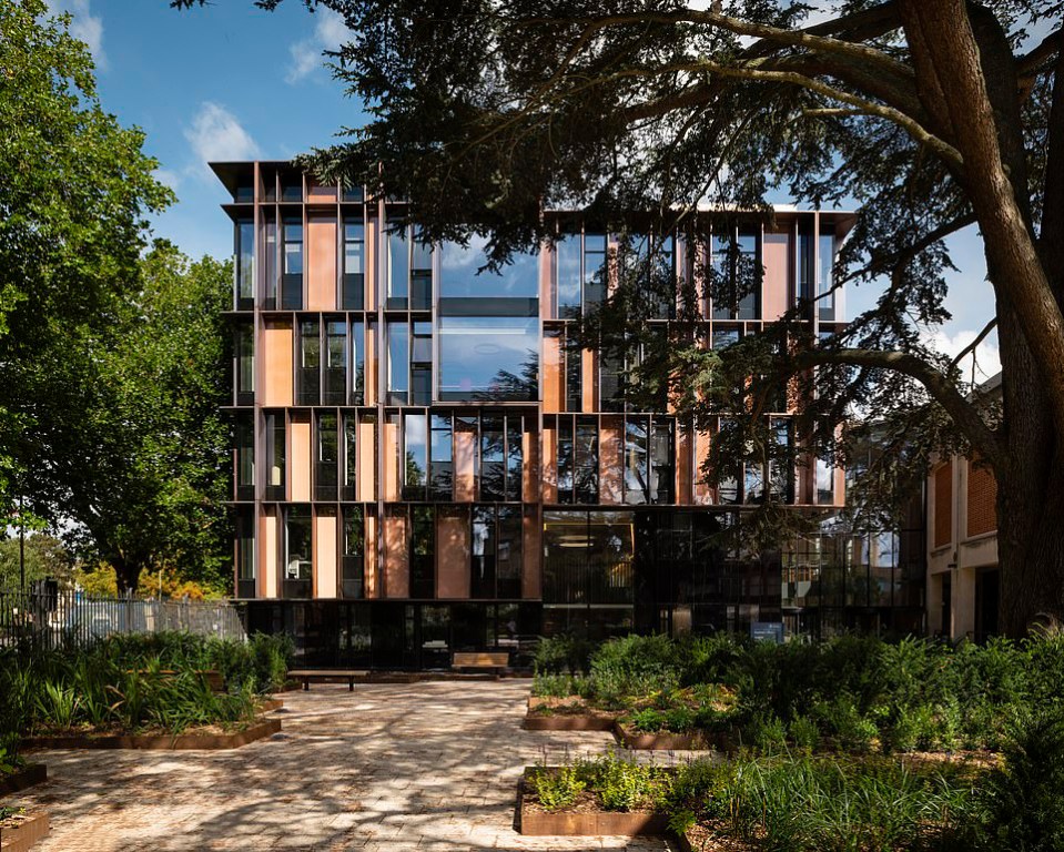  The Beecroft Building at the University of Oxford was officially opened by Sir Tim Berners-Lee in September 2018