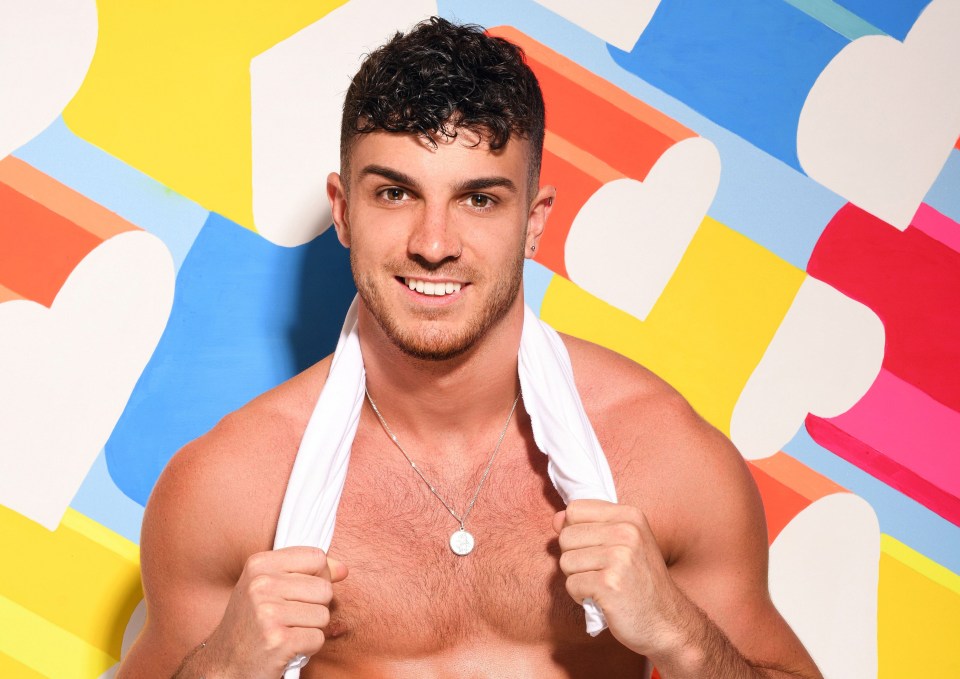 Love Island's Dan Rose, 23, rates himself a 10 out of 10