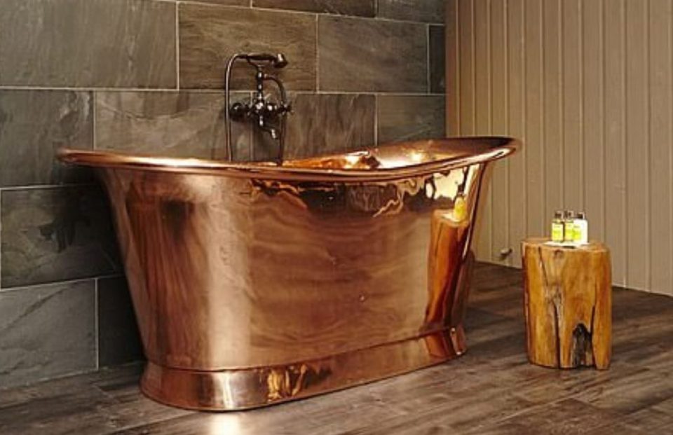  Meghan Markle and Prince Harry have reportedly splashed out £5,000 on a copper bathtub from Soho House supplier William Holland