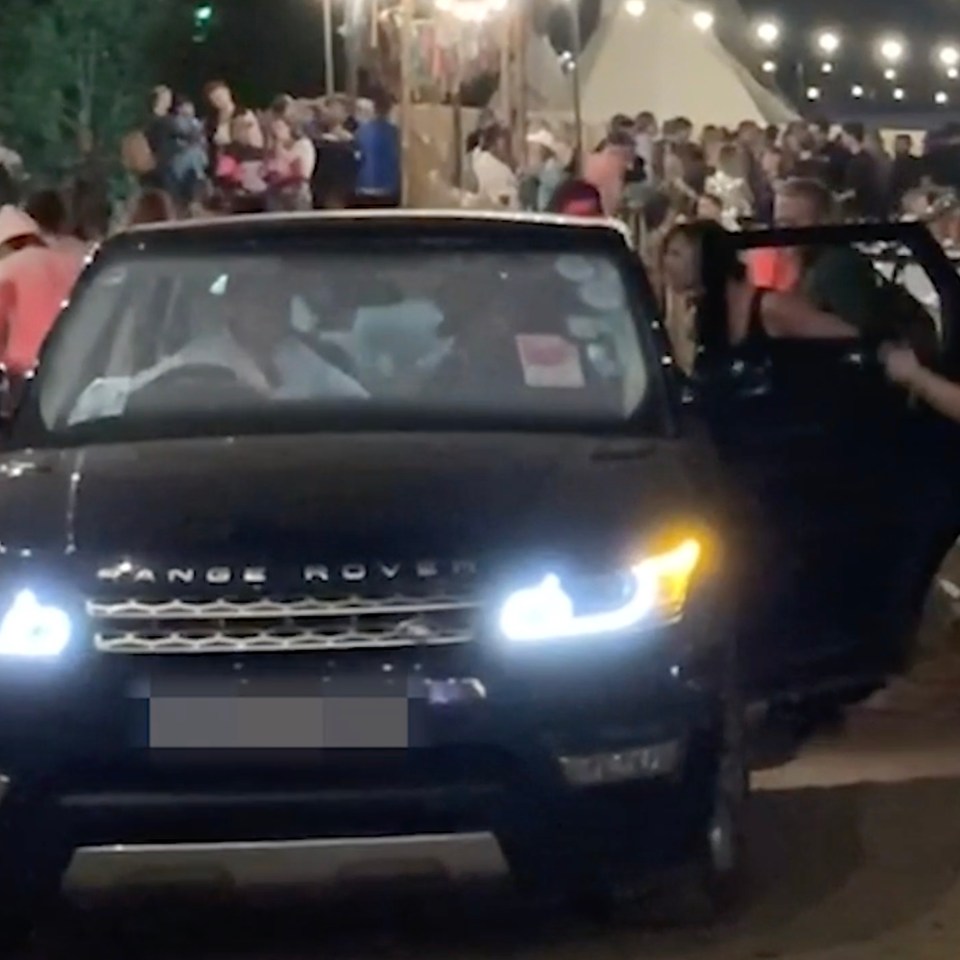  Victoria Beckham piles into a Range Rover with pals at Glastonbury