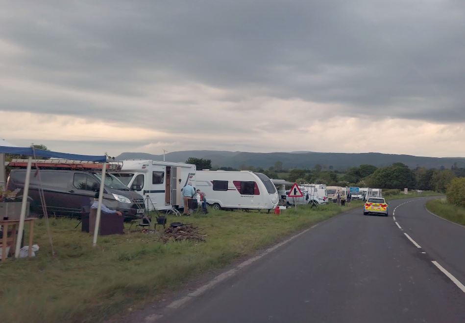  A driver managed to capture footage of lines of cars parked on the side of the road near the town