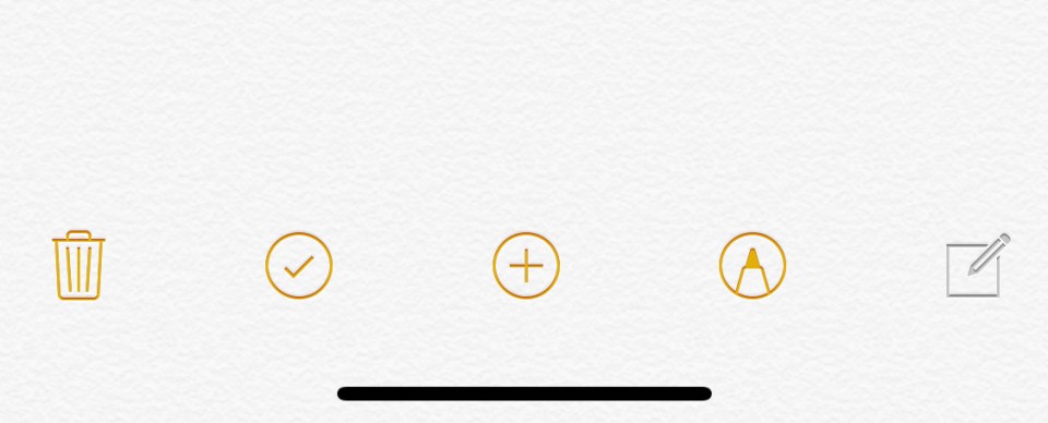 You need to click the plus button at the bottom of a new note page in the Notes app