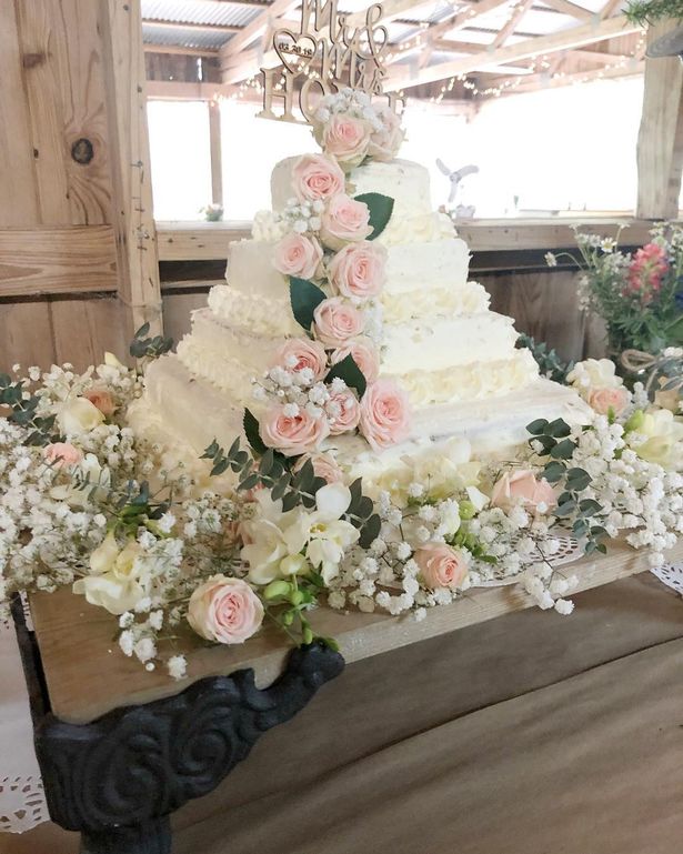  This incredible wedding cake was constructed using just two supermarket tray bakes, icing and supermarket flowers - making a total spend of just £40