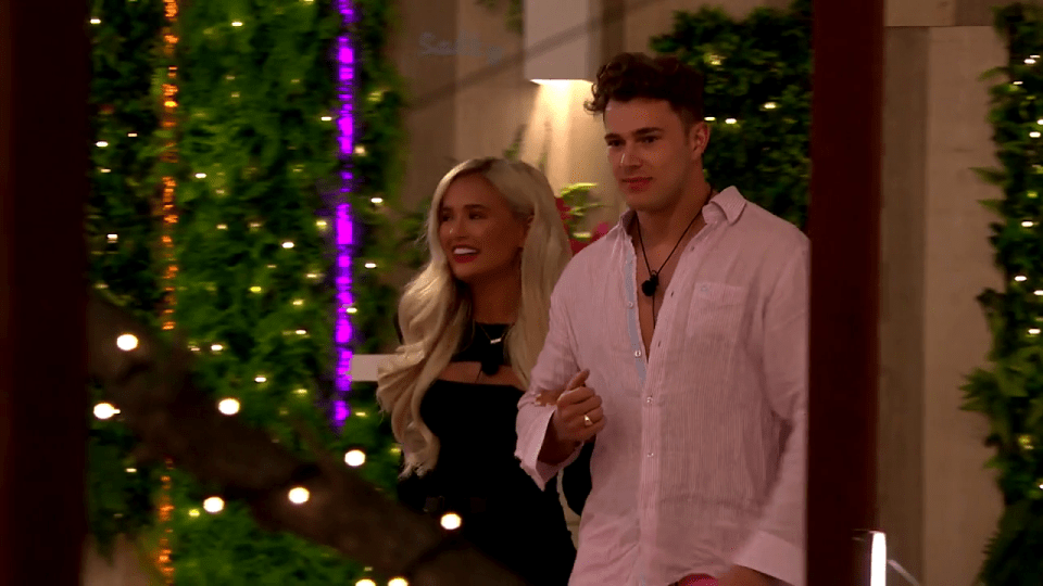  Curtis arrived back in the villa linking arms with Molly-Mae