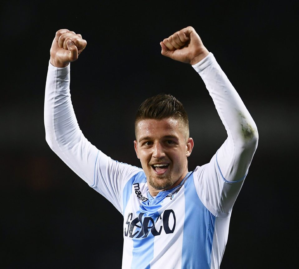  Sergej Milinkovic-Savic's agent is in London to discuss a move to Man Utd