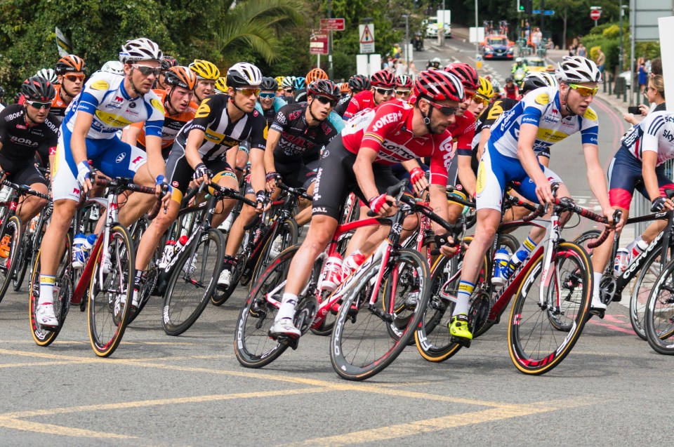 The peloton in the Prudential RideLondon-Surrey Classic rounds the corner from Clifford Avenue into the Upper Richmond Road, London SW14 on Sunday 2nd August 2015