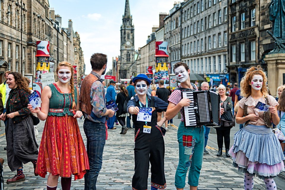  The Edinburgh Festival Fringe is considered to be the world's largest arts festival