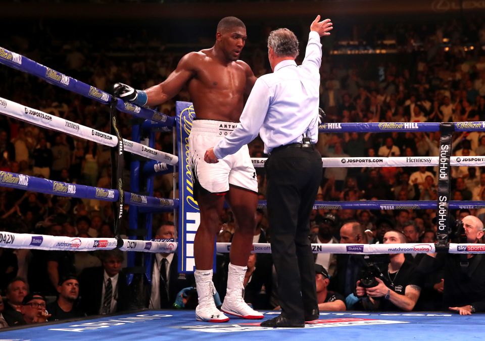  Anthony Joshua claims he expected the ref to put his gum shield back in his mouth