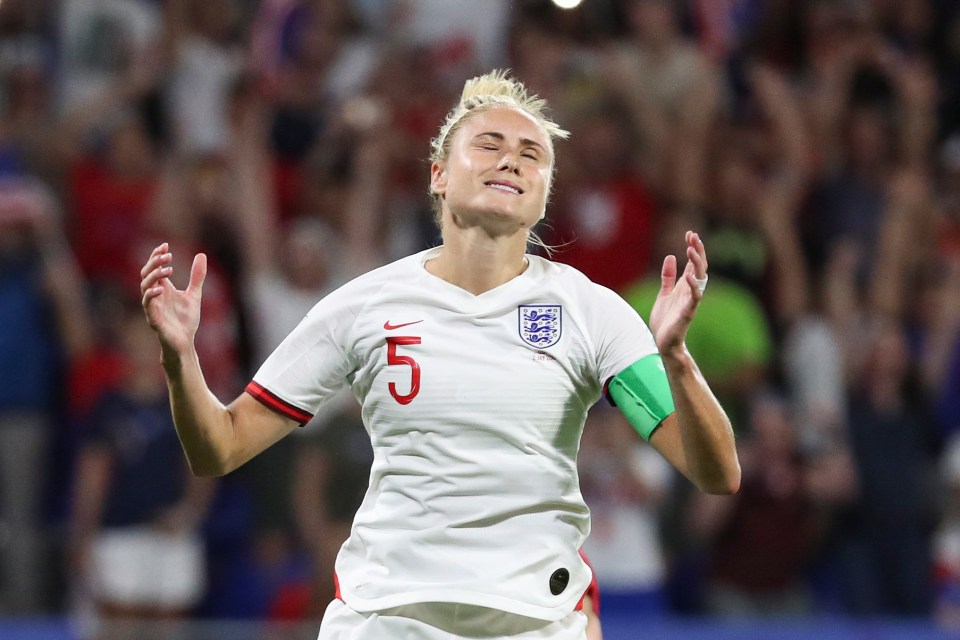  Steph Houghton missed a late penalty as England were defeated 2-1 by USA in the Women's World Cup semi final