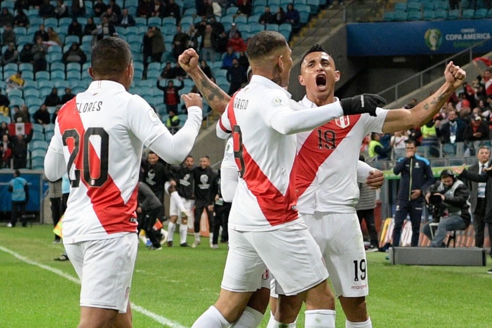  Yoshimar Yotun celebrates scoring for Peru