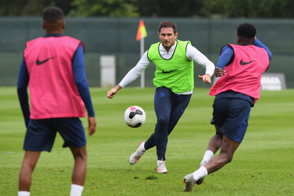  Frank Lampard got stuck in with his squad during the training session