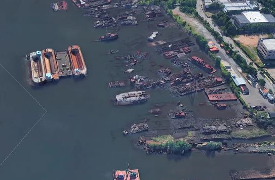 This area became an accident ship graveyard