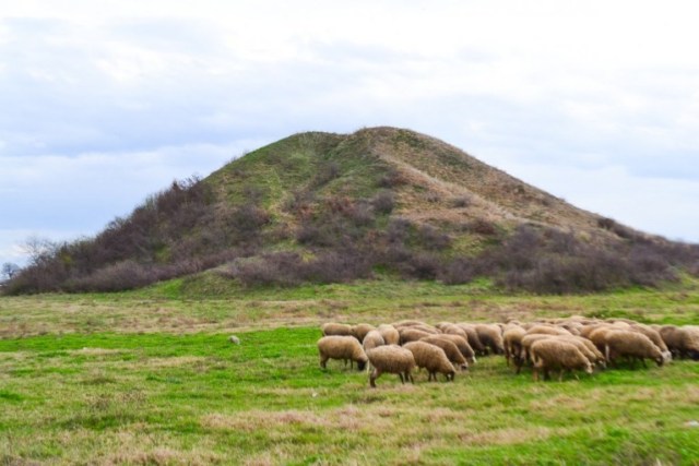  This is what the burial mound looks like from the other side