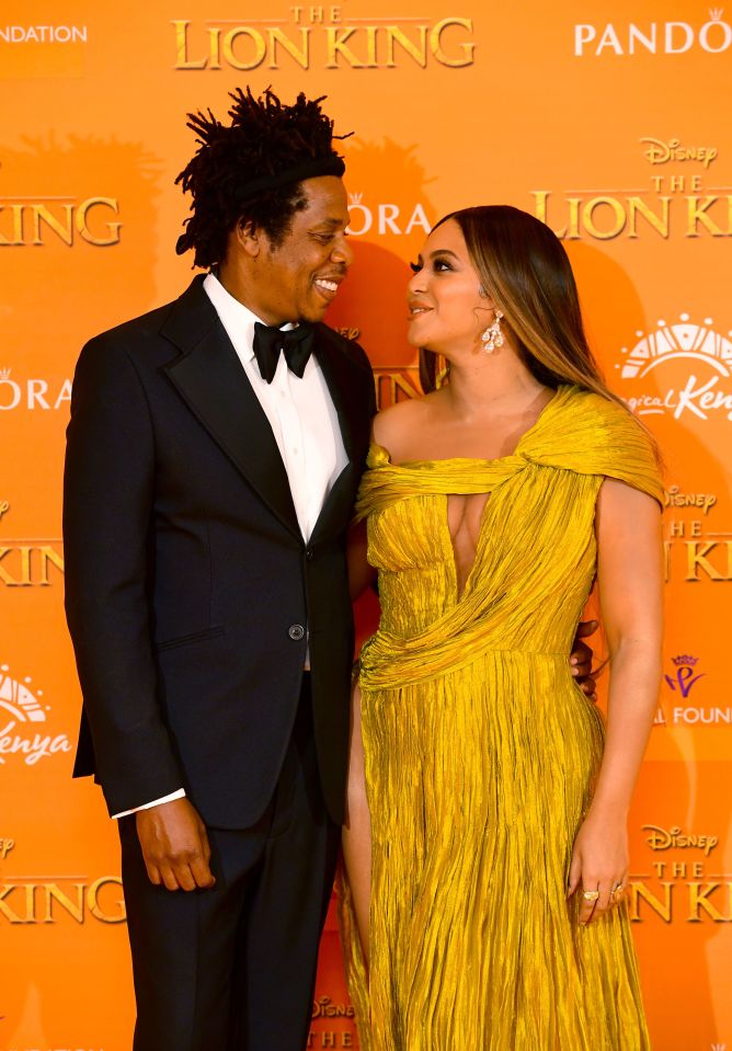  Beyonce and Jay Z smiled at each other on the red carpet