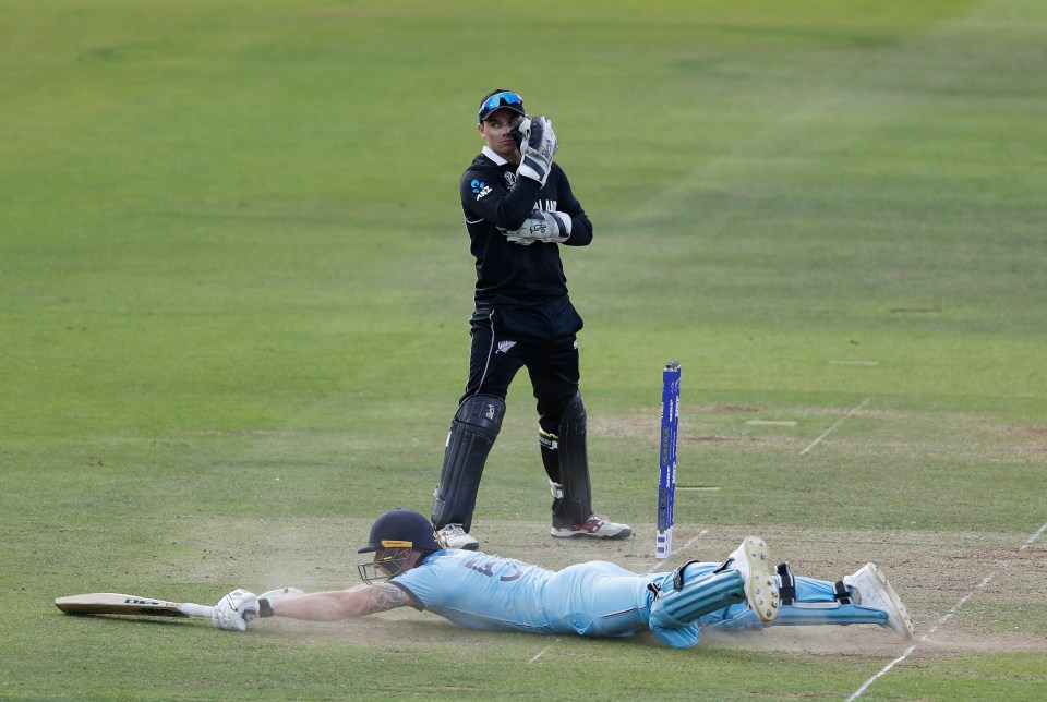  Tom Latham stands in disbelief as the unfortunate incidents unfolds in front of him