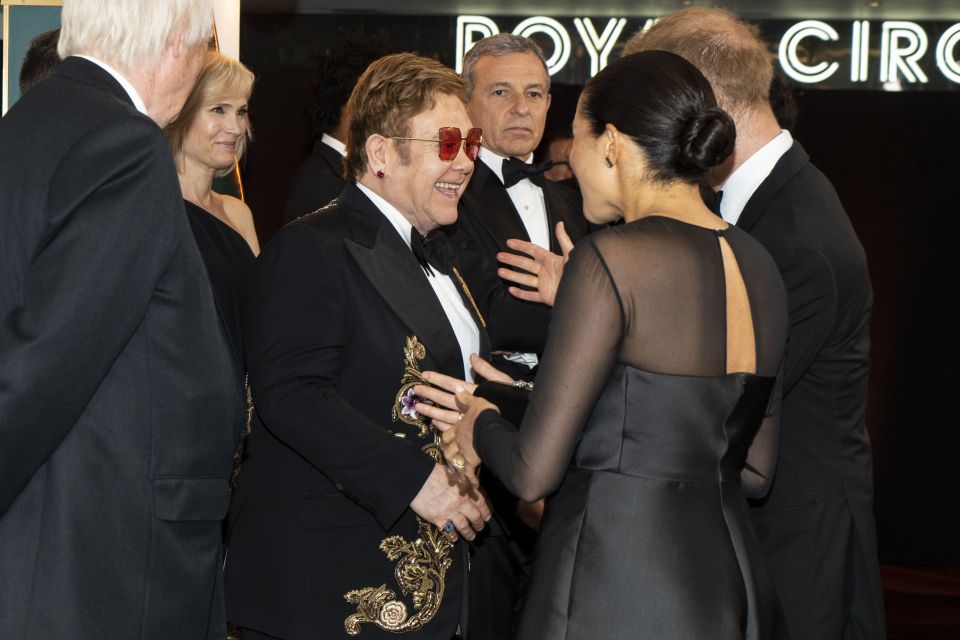  Meghan meets the legendary singer Elton John on the red carpet