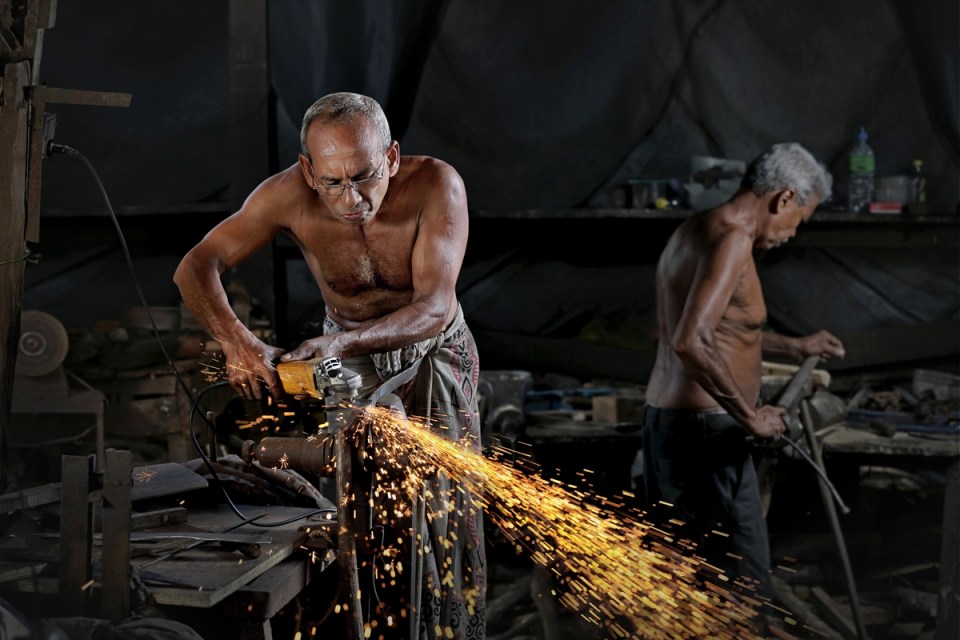  Iron workers in Sri Lanka