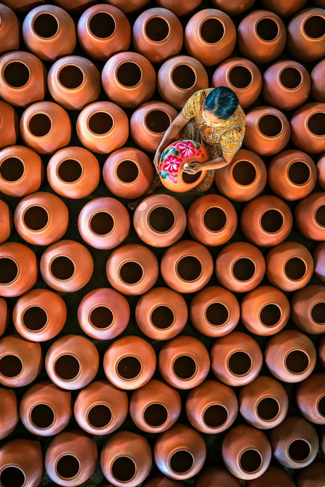  Decorating pots in Myanmar