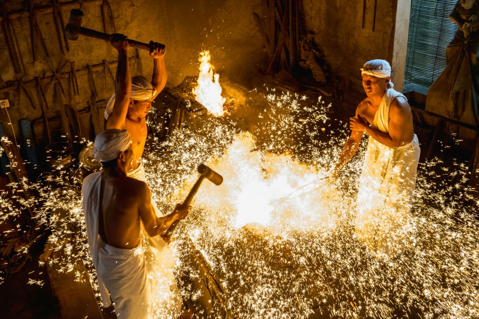  Metal forgers in Indonesia