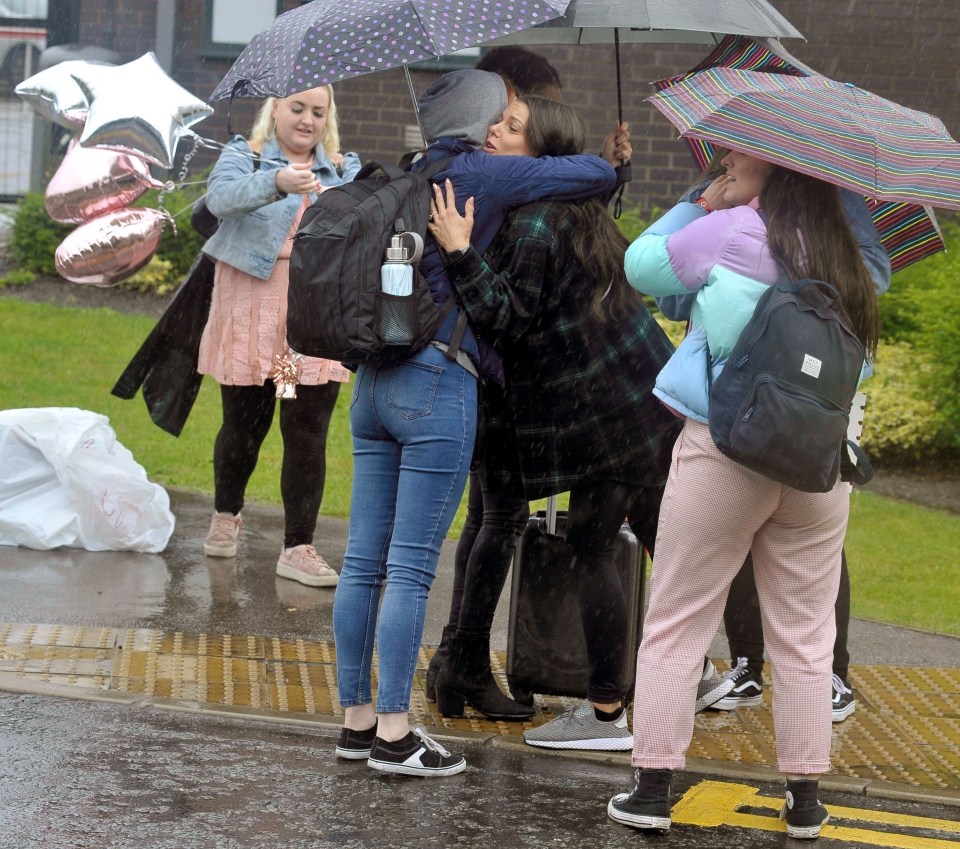  She took the time to meet with fans in the rain