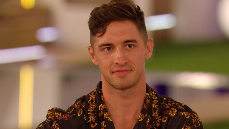  Amber faces a choice between Irish lad Greg and Michael