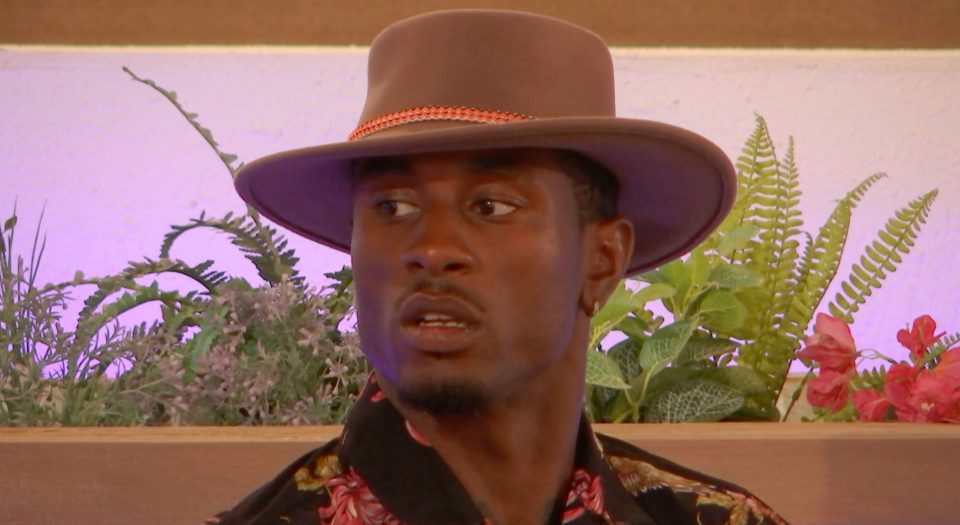  A preview of tonight’s ITV2 episode shows Ovie Soko, advising Amber about her choice