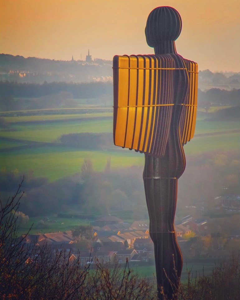 This talented photographer captured the Angel of the North in Gateshead at sunset