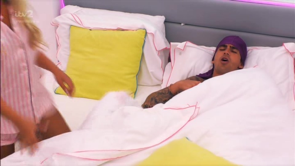  Viewers spotted Chris wearing a hair net in bed in last nights episode to keep his hair tamed at night