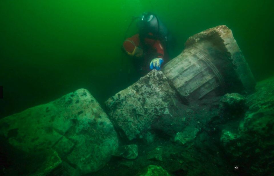  Enormous granite columns were discovered among the mysterious sunken ruins of Heracleion