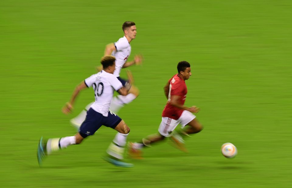  Jesse Lingard sprints through the Spurs defence