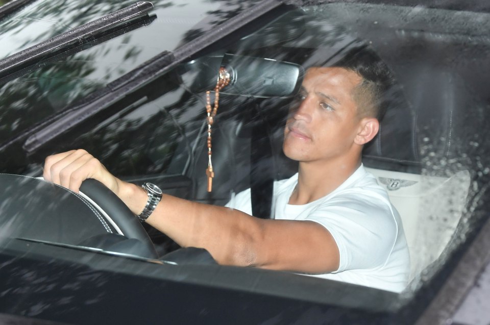  Alexis Sanchez has returned to Man Utd training after his Copa America exploits