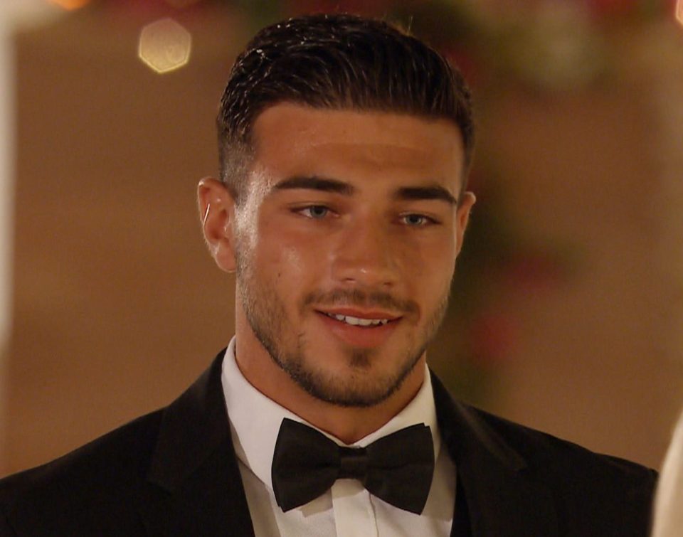  Tommy Fury is caught lying during his declaration of love to Molly-Mae Hague during last night's Love Island final