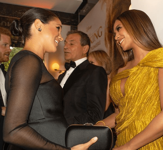  Beyonce has shared a previously unseen snap of her meeting Meghan Markle at the Lion King premiere