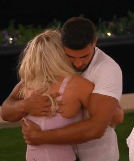  Tommy comforted Lucie as she was dumped from the villa