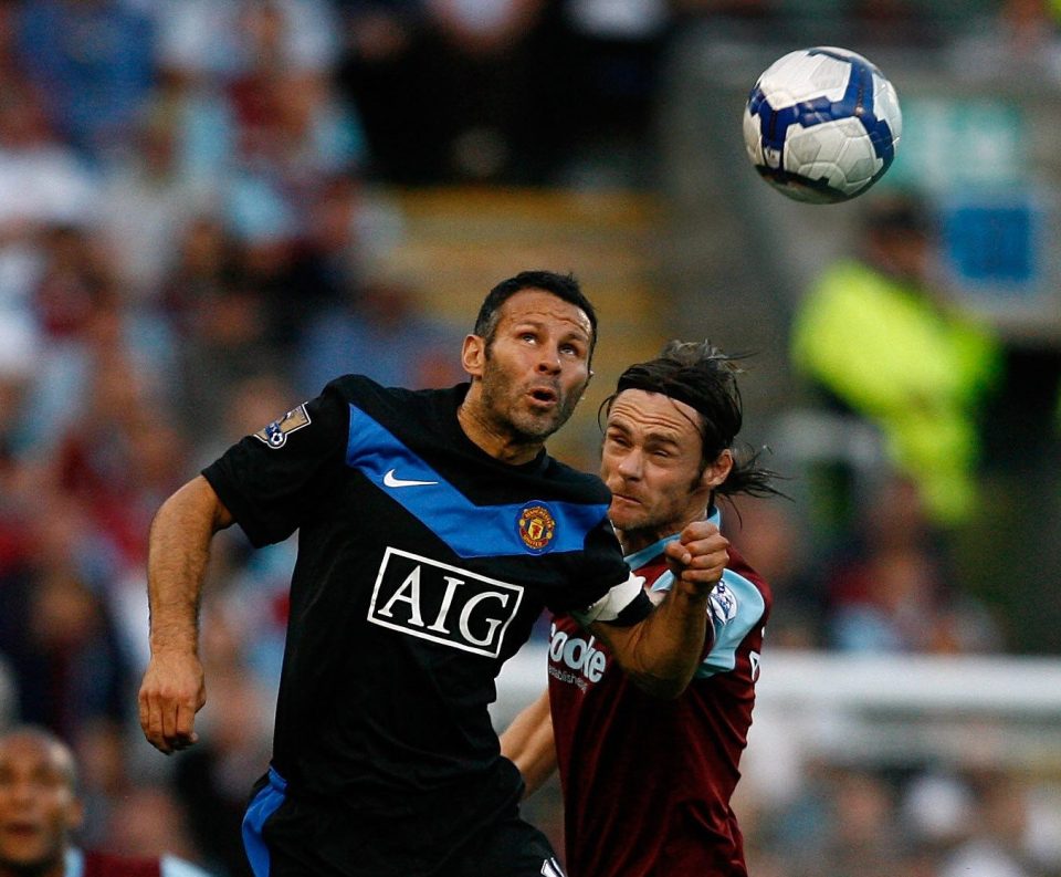  Alexander and Giggs doing battle in their playing days