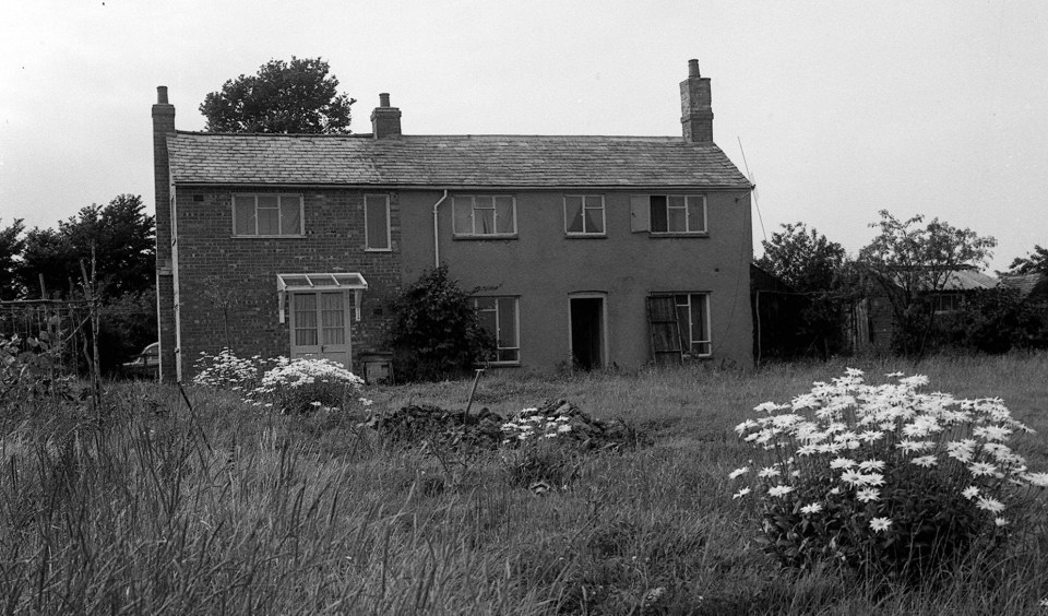  The house used as a hide-out, at Leatherslade Farm, Oakley, near Bukinghamshire, by the gang who carried out the 2.6 million pound Great mail Train Robbery