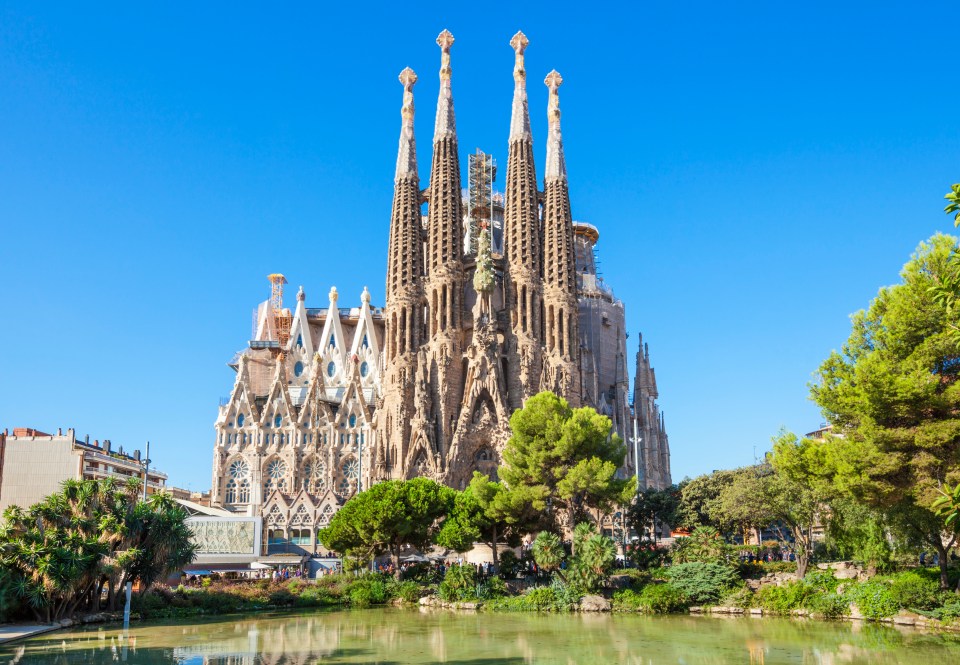  Local cops admitted they could no longer guarantee the safety of tourist near Sagrada Familia