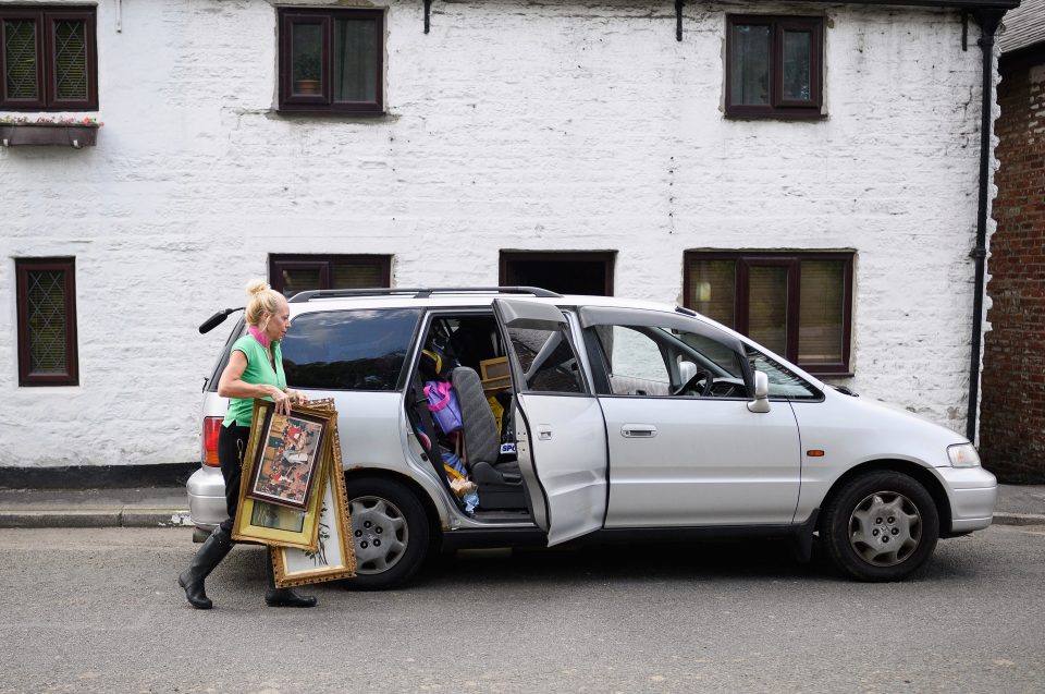  A woman used her 15-minute window to fill her car up with her belongings