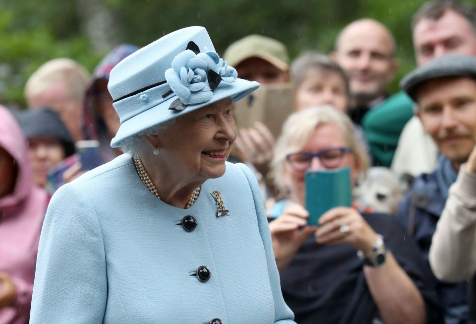  Crowds snapped pictures of Her Majesty