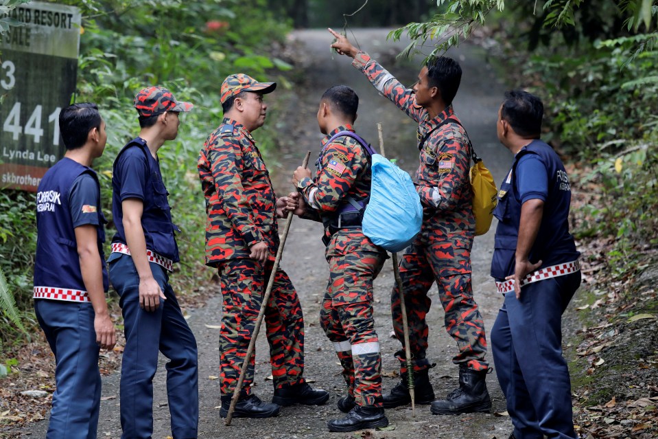  Royal Malaysian Police participate in the search and rescue operation