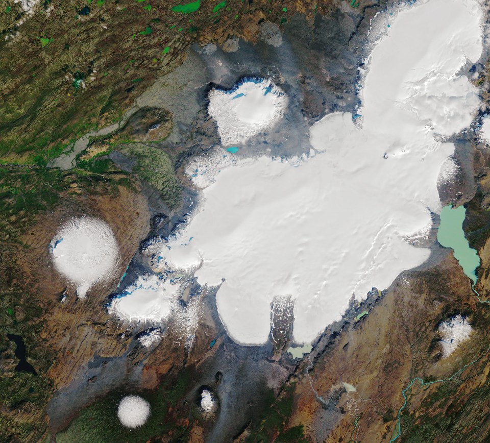  This image shows the Ok glacier on the far left, captured by US satellites in 1986