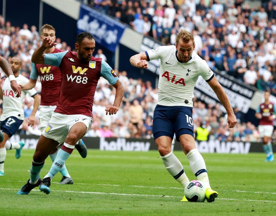  Harry Kane missed a one-on-one chance just before half time