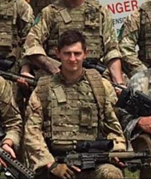  The paratrooper hugged his mum and told her he was "hurting"