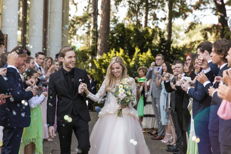  The pair got hitched in a stunning ceremony at London's Kew Gardens